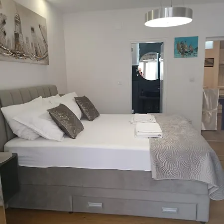 Apartament Golden Sunrise - 4 Ul.petra Svacica11
